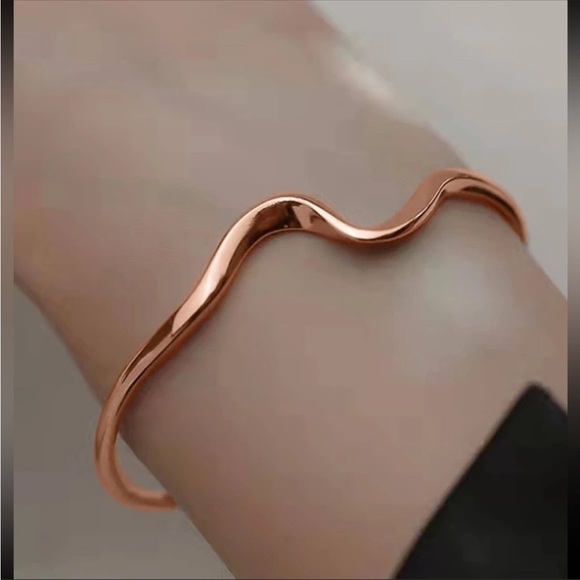 Rose Gold Spiral Copper Bangle - Picture 3 of 4